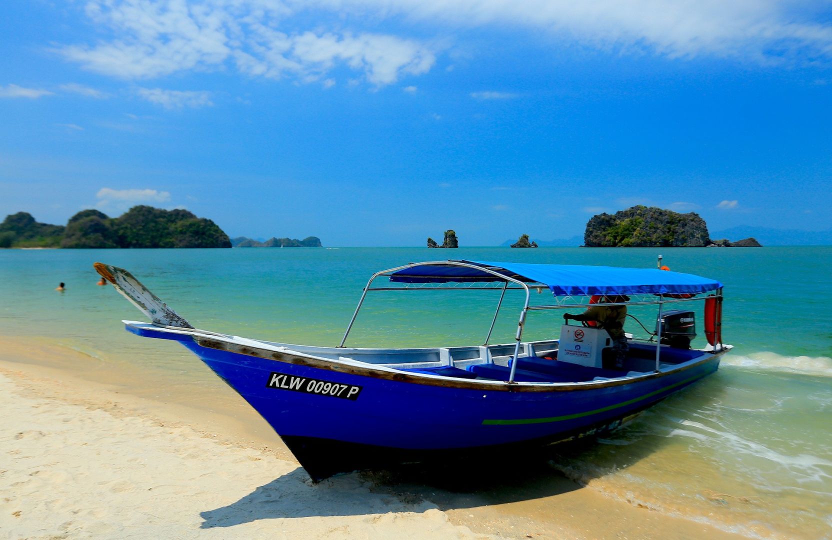 Homokos langkawi tengerpart, cs&oacute;nakkal &eacute;s szigetekkel