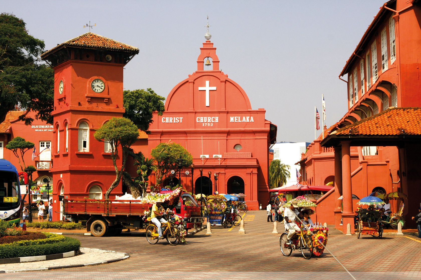 Malacca t&ouml;rt&eacute;nelmi főtere a v&ouml;r&ouml;s Krisztus-templommal